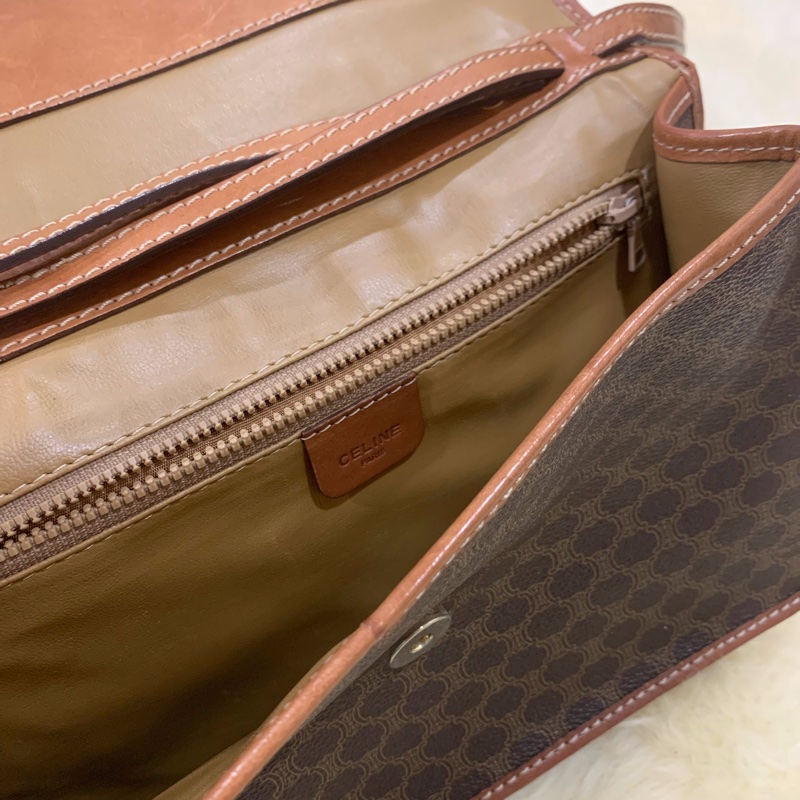 Celine 凱旋門復古老花 pvc 真皮 信封側背包-14