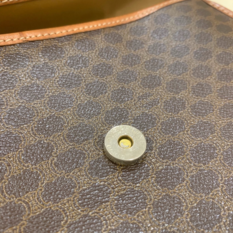 Celine 凱旋門復古老花 pvc 真皮 信封側背包-16