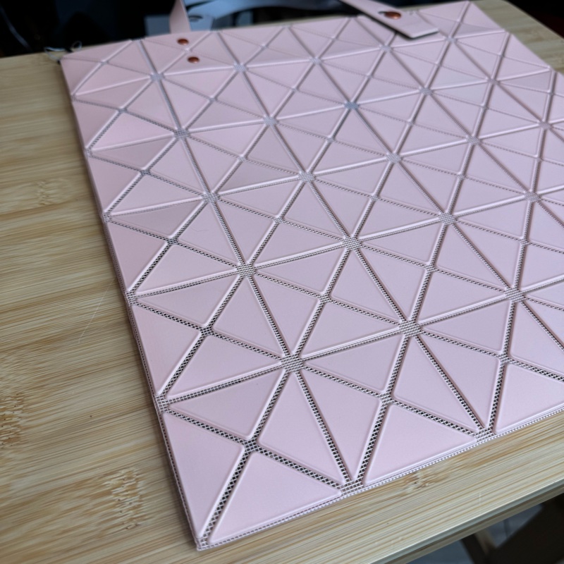 BAOBAO三宅一生2023新款霧面粉色粉網6x6肩背/手提🗝️超質感-4