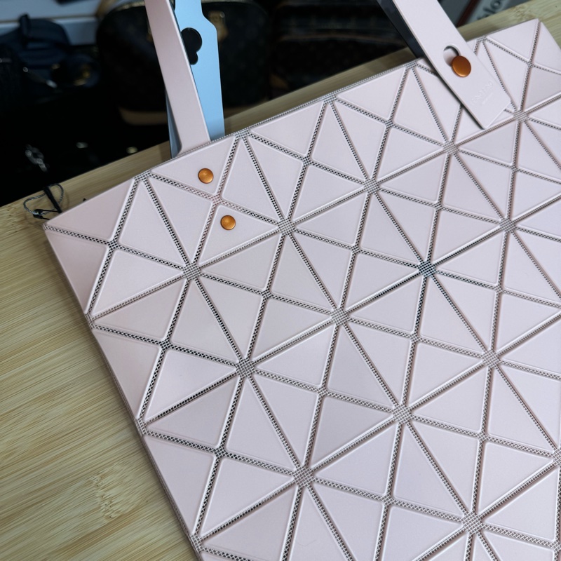 BAOBAO三宅一生2023新款霧面粉色粉網6x6肩背/手提🗝️超質感-5