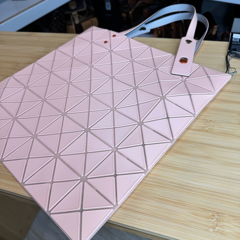 BAOBAO三宅一生2023新款霧面粉色粉網6x6肩背/手提🗝️超質感-8