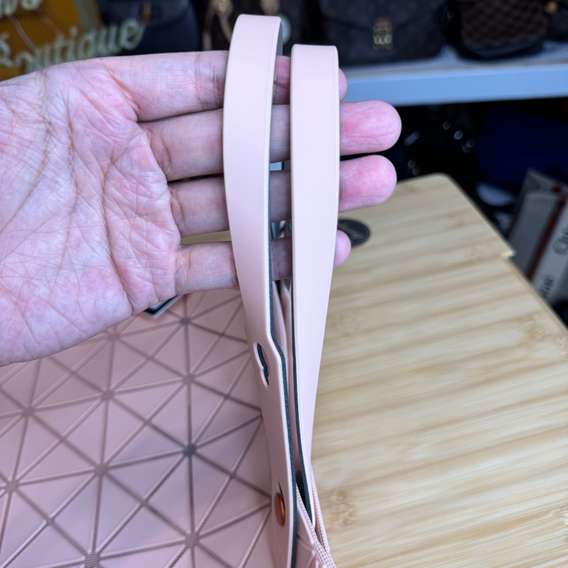 BAOBAO三宅一生2023新款霧面粉色粉網6x6肩背/手提🗝️超質感-9