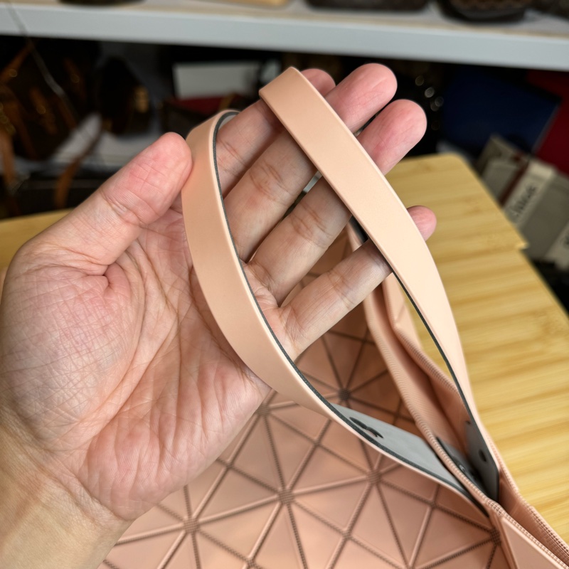 BAOBAO三宅一生2023新款霧面粉色粉網6x6肩背/手提🗝️超質感-11