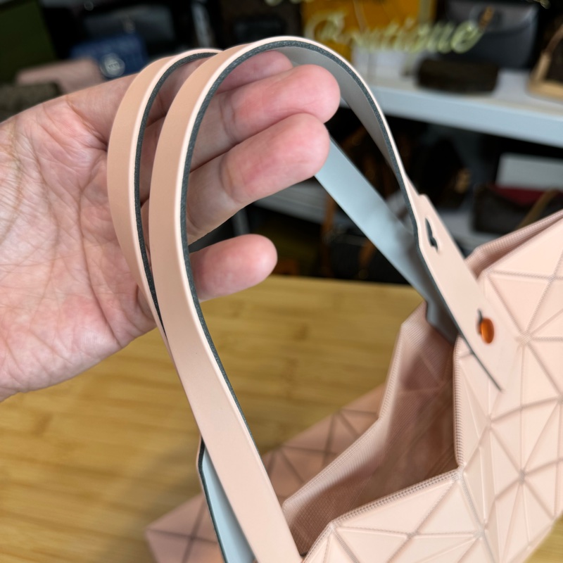 BAOBAO三宅一生2023新款霧面粉色粉網6x6肩背/手提🗝️超質感-12