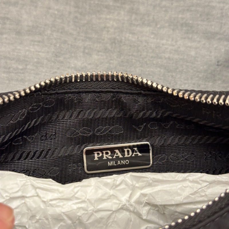 Prada Hobo 2005 Re-edition-7
