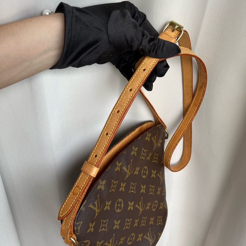 🔥限時特價至7/25🧸 LV M51290 中號貝殼包 斜背包 肩背包 包 五金發亮✨-9