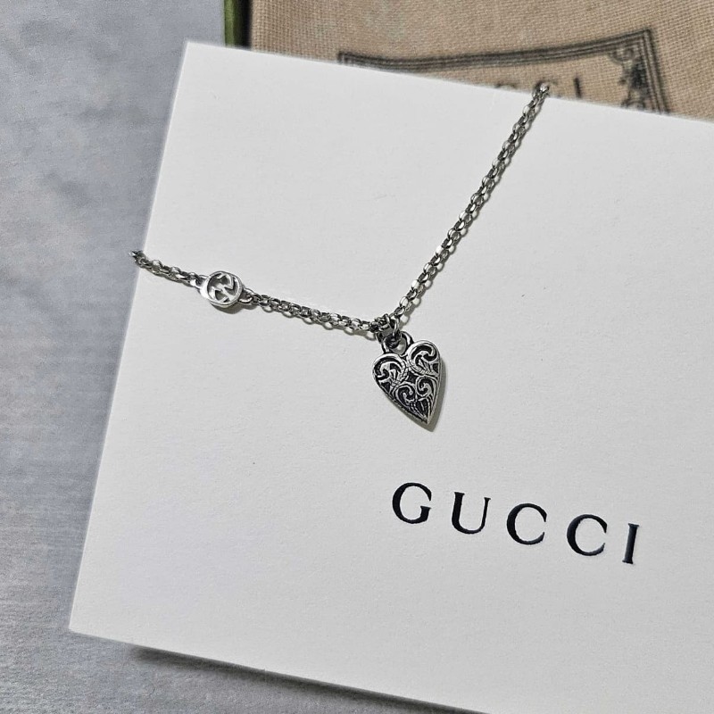 ♡gucci雕花愛心銀手鍊-1