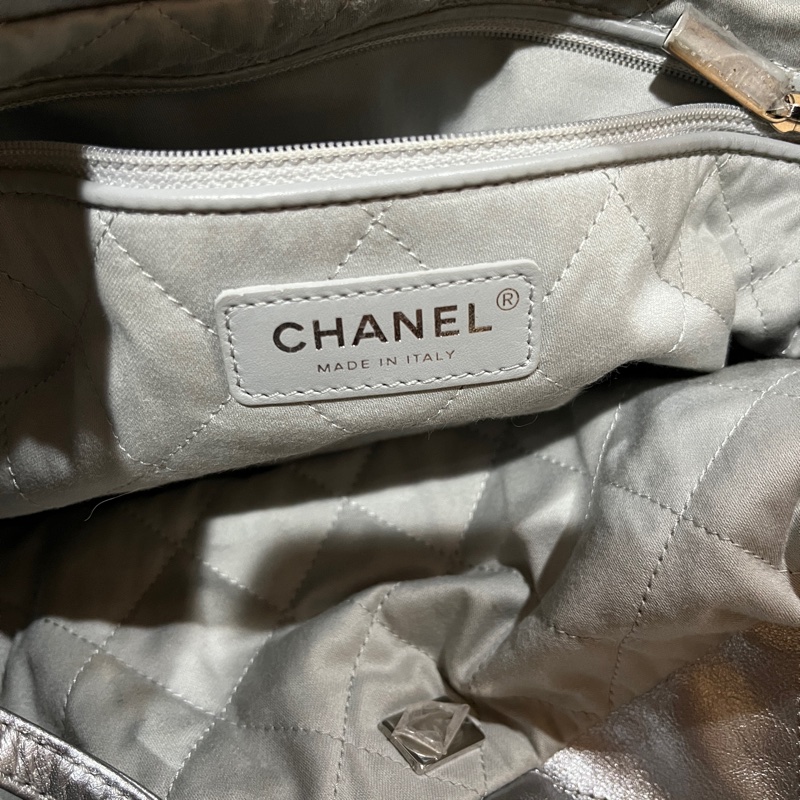 Chanel 22 bag mini 亮銀色-1