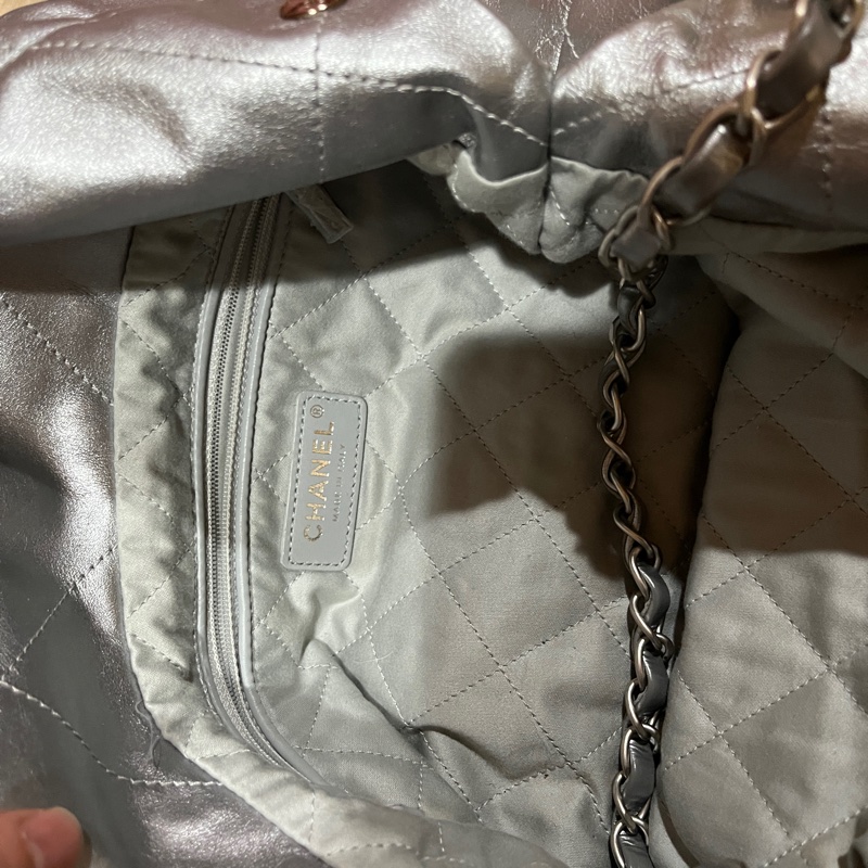 Chanel 22 bag mini 亮銀色-4