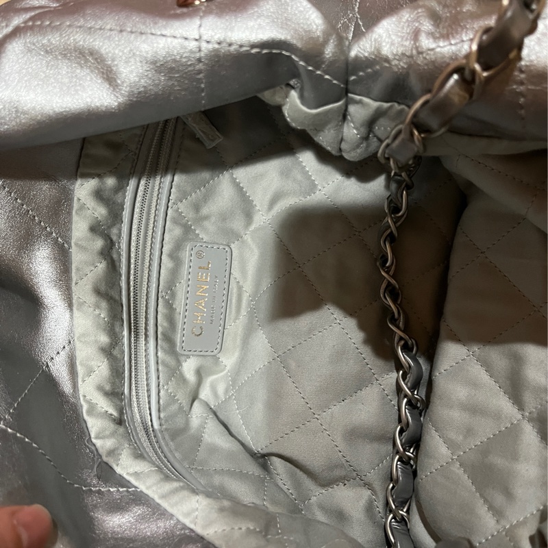 Chanel 22 bag mini 亮銀色-11