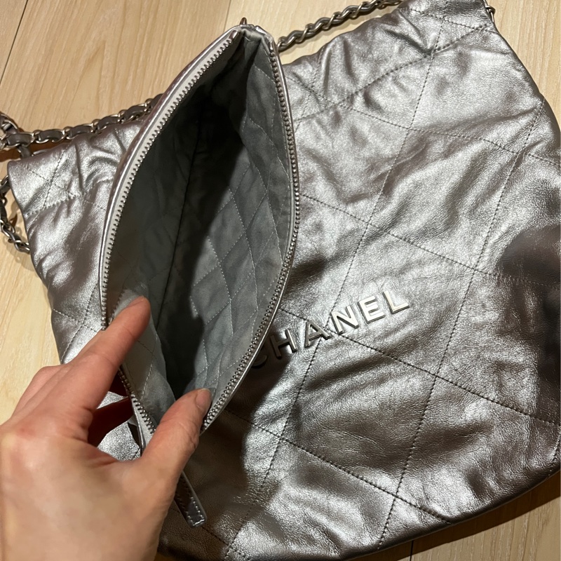 Chanel 22 bag mini 亮銀色-12