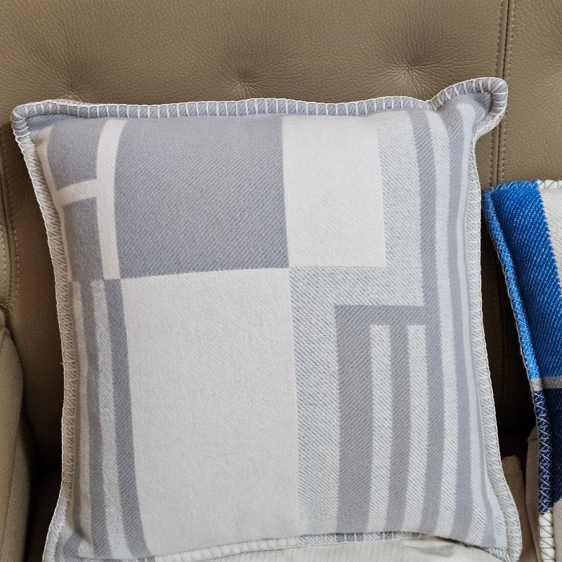 Hermes 全新品,愛馬仕,Ithaque 抱枕-1