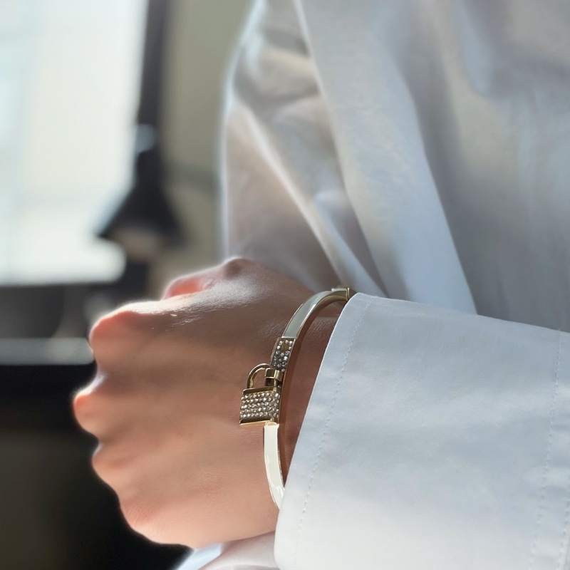 Michael Kors 鑽飾鎖頭手環-1