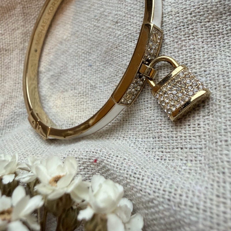 Michael Kors 鑽飾鎖頭手環-6