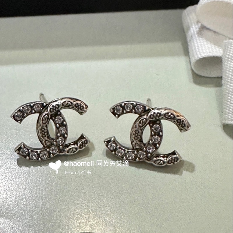 Chanel 24A圖騰雕刻耳環 迷你小尺寸 耳環-1