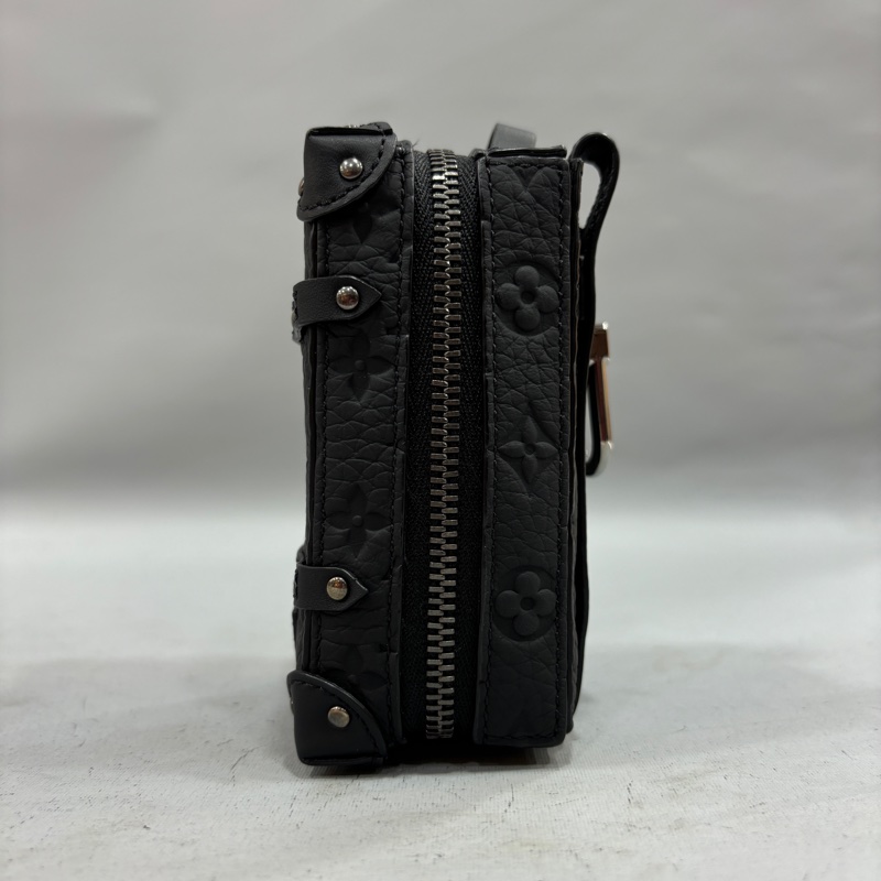 LV 黑顆粒牛皮壓紋Soft Trunk吊飾 袖珍軟箱旅行袋鑰匙圈掛飾-4