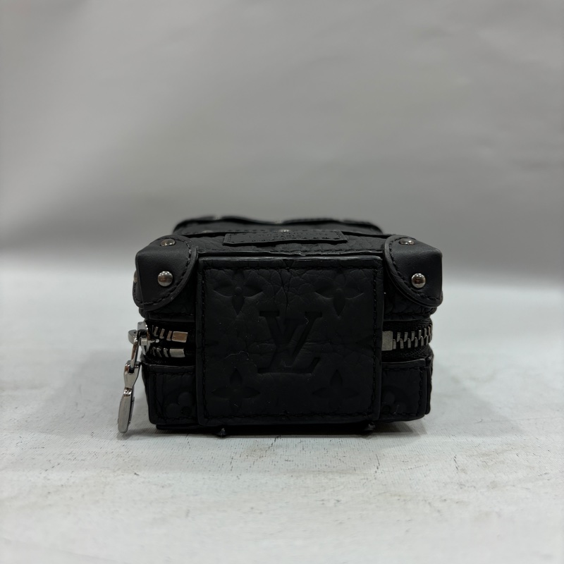 LV 黑顆粒牛皮壓紋Soft Trunk吊飾 袖珍軟箱旅行袋鑰匙圈掛飾-5