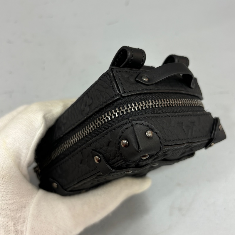 LV 黑顆粒牛皮壓紋Soft Trunk吊飾 袖珍軟箱旅行袋鑰匙圈掛飾-6