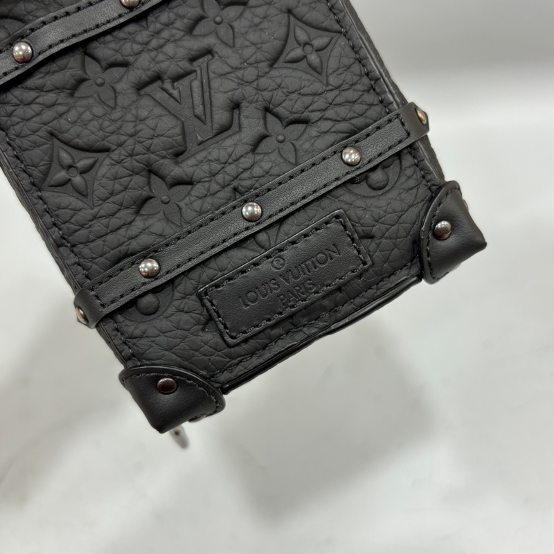 LV 黑顆粒牛皮壓紋Soft Trunk吊飾 袖珍軟箱旅行袋鑰匙圈掛飾-10