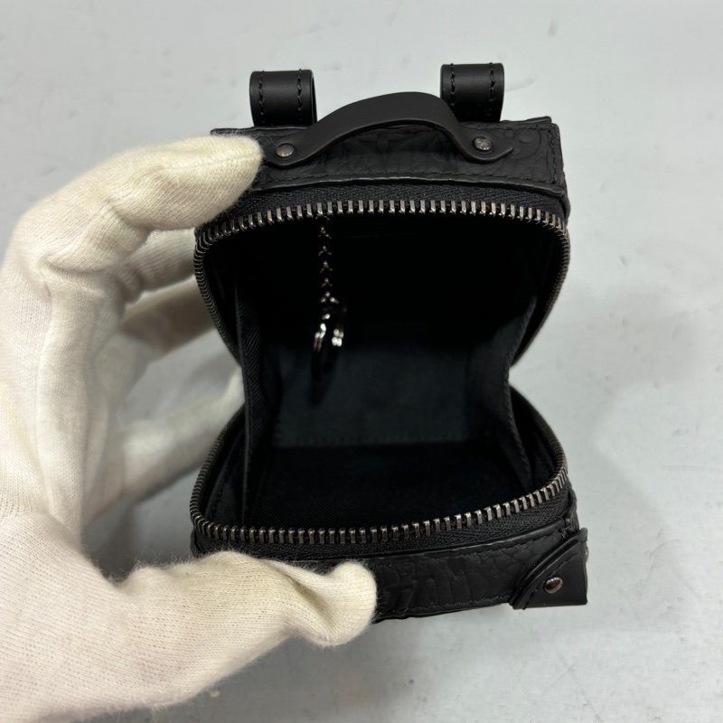 LV 黑顆粒牛皮壓紋Soft Trunk吊飾 袖珍軟箱旅行袋鑰匙圈掛飾-13