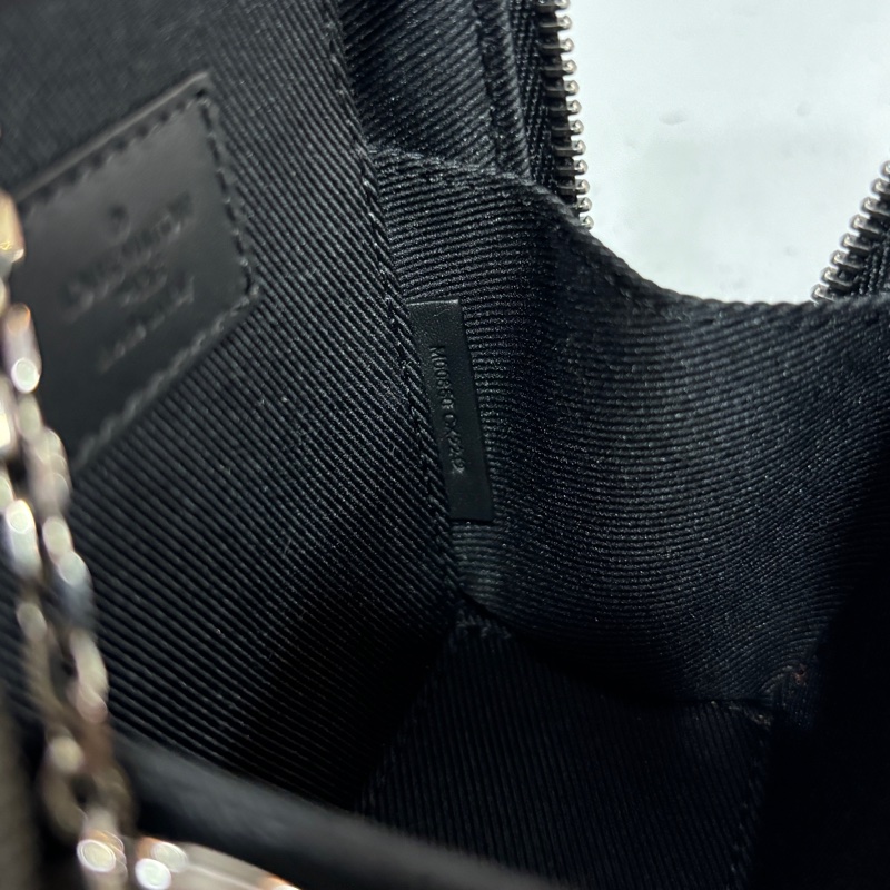 LV 黑顆粒牛皮壓紋Soft Trunk吊飾 袖珍軟箱旅行袋鑰匙圈掛飾-16