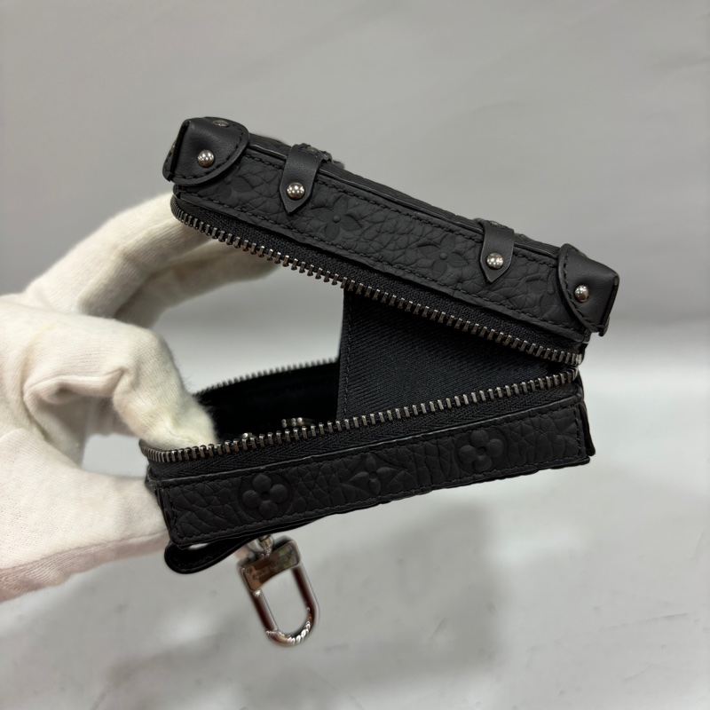 LV 黑顆粒牛皮壓紋Soft Trunk吊飾 袖珍軟箱旅行袋鑰匙圈掛飾-19