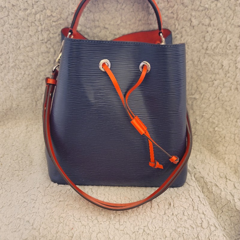 🎉斷捨離出清🎉LV Neonoe EPI水波紋 撞色斜背/肩背 水桶包-0