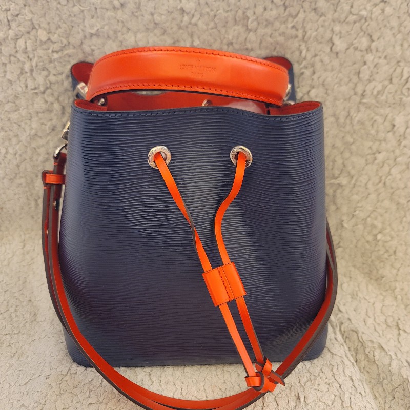 🎉斷捨離出清🎉LV Neonoe EPI水波紋 撞色斜背/肩背 水桶包-3