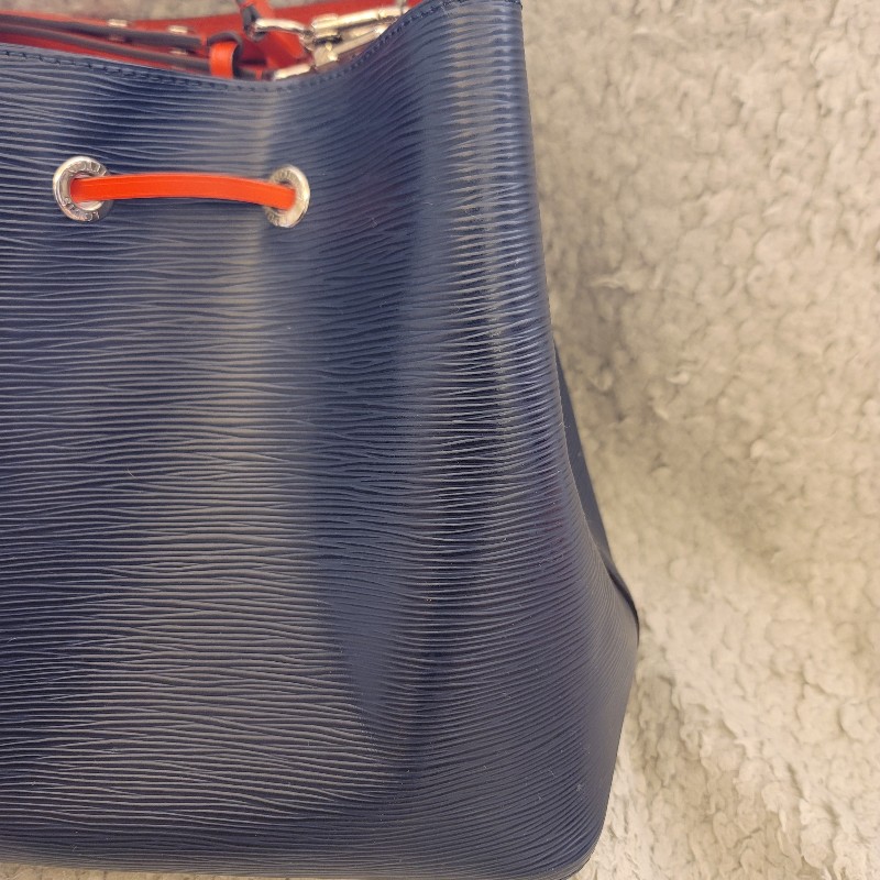 🎉斷捨離出清🎉LV Neonoe EPI水波紋 撞色斜背/肩背 水桶包-7