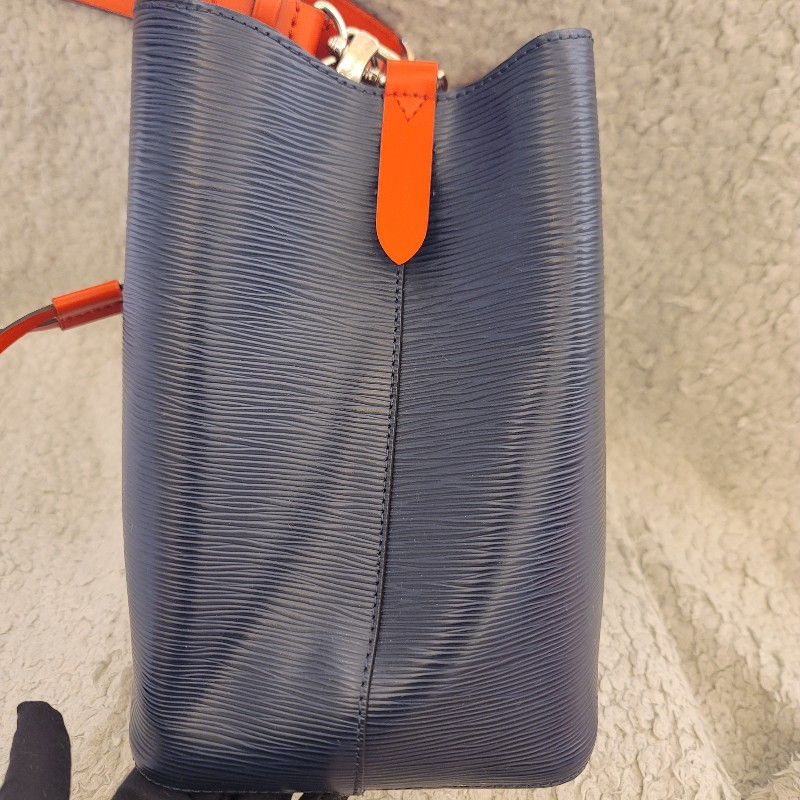 🎉斷捨離出清🎉LV Neonoe EPI水波紋 撞色斜背/肩背 水桶包-8