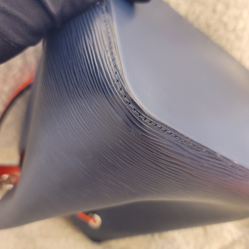 🎉斷捨離出清🎉LV Neonoe EPI水波紋 撞色斜背/肩背 水桶包-17