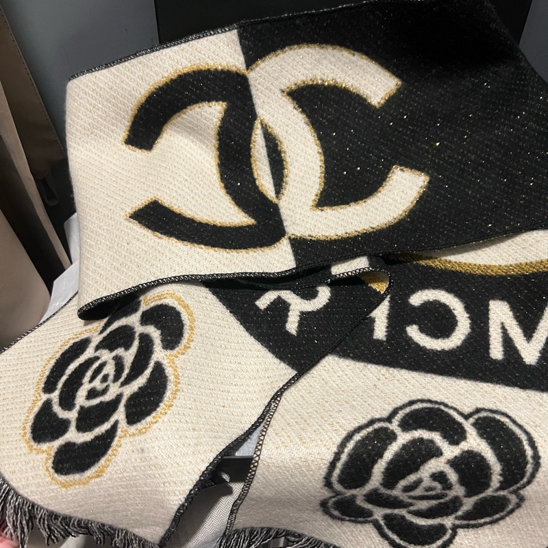 Chanel香奈兒 大雙C logo 拼色 山茶花 圍巾-1