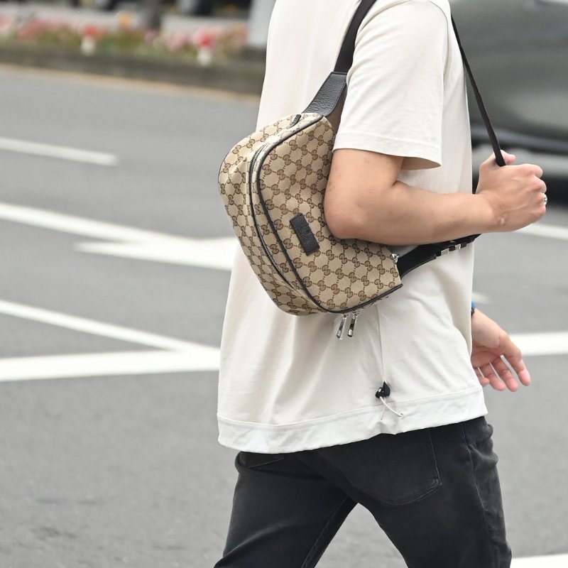 【售出】GUCCI 老花印花logo 胸包 腰包 男包-0