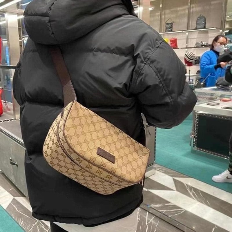 【售出】GUCCI 老花印花logo 胸包 腰包 男包-4