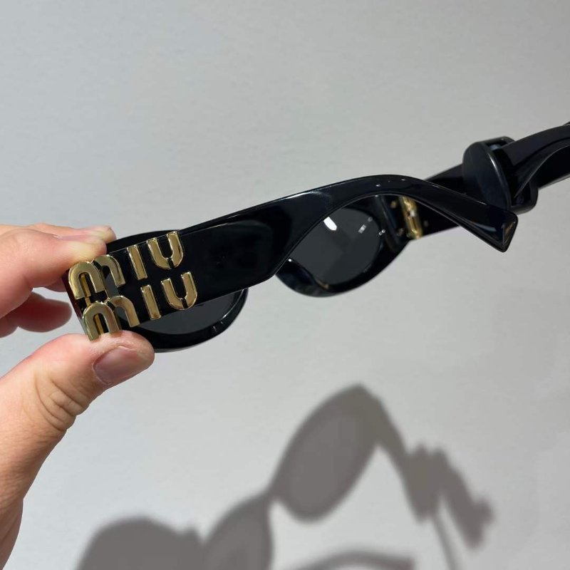 MIUMIU 趙露思同款椭圆形窄框，搭配金屬LOGO太陽眼鏡 全新全配-2