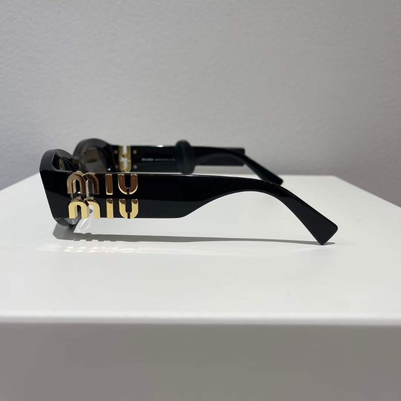 MIUMIU 趙露思同款椭圆形窄框，搭配金屬LOGO太陽眼鏡 全新全配-4