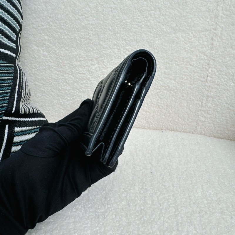 GUCCI 經典牛皮GG縫線金釦Matelasse二折卡片短夾-4