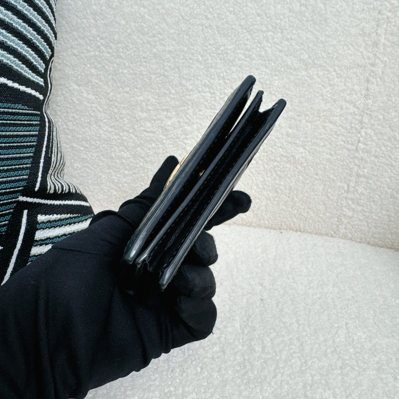 GUCCI 經典牛皮GG縫線金釦Matelasse二折卡片短夾-6