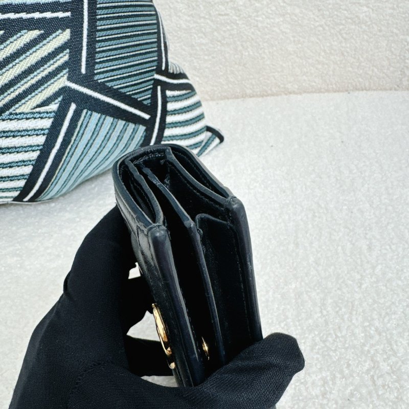 GUCCI 經典牛皮GG縫線金釦Matelasse二折卡片短夾-7