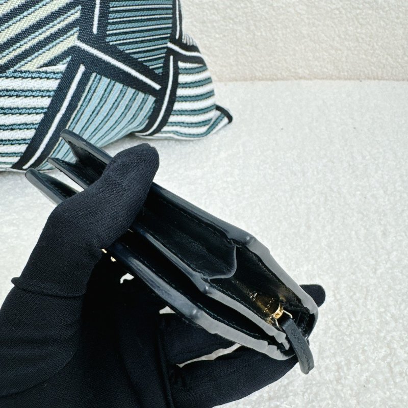 GUCCI 經典牛皮GG縫線金釦Matelasse二折卡片短夾-8