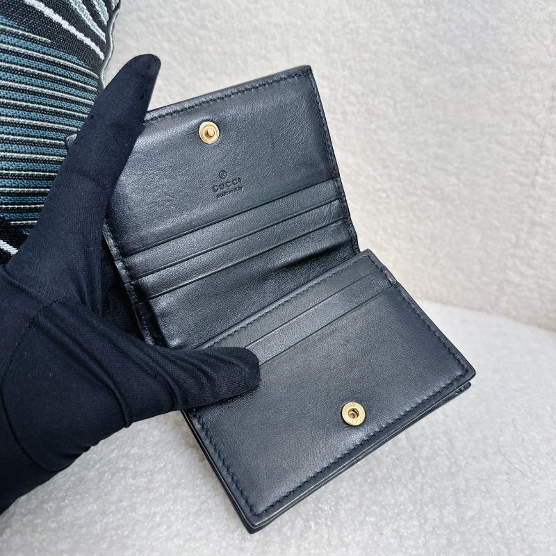 GUCCI 經典牛皮GG縫線金釦Matelasse二折卡片短夾-9