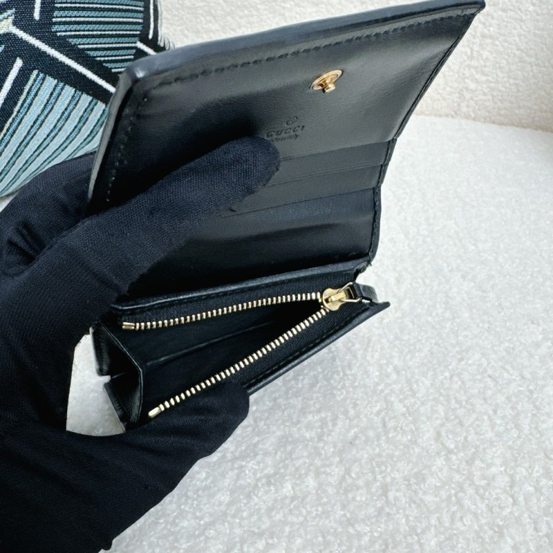 GUCCI 經典牛皮GG縫線金釦Matelasse二折卡片短夾-11