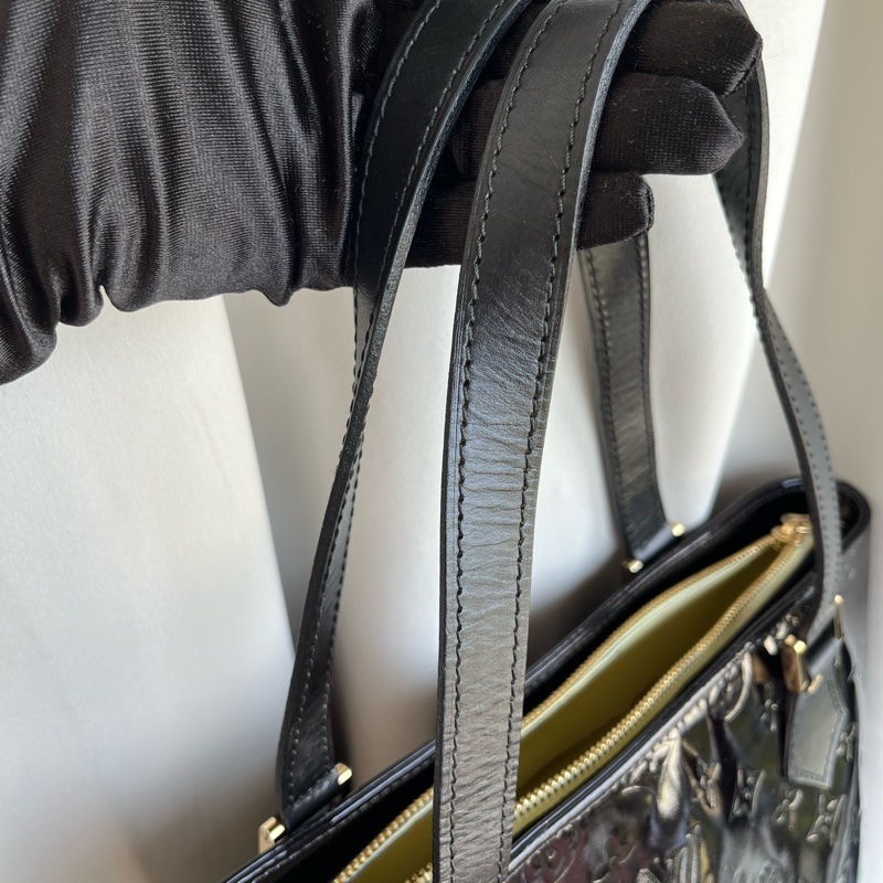 （七夕💌限時大特賣）（實品超美 有防塵袋）LV Vernis 黑老花 手提包 手拿包 皮跟五金都超亮✨-10