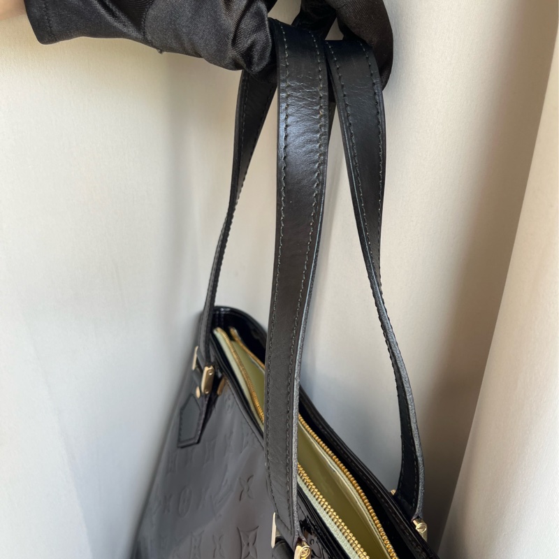 （七夕💌限時大特賣）（實品超美 有防塵袋）LV Vernis 黑老花 手提包 手拿包 皮跟五金都超亮✨-11