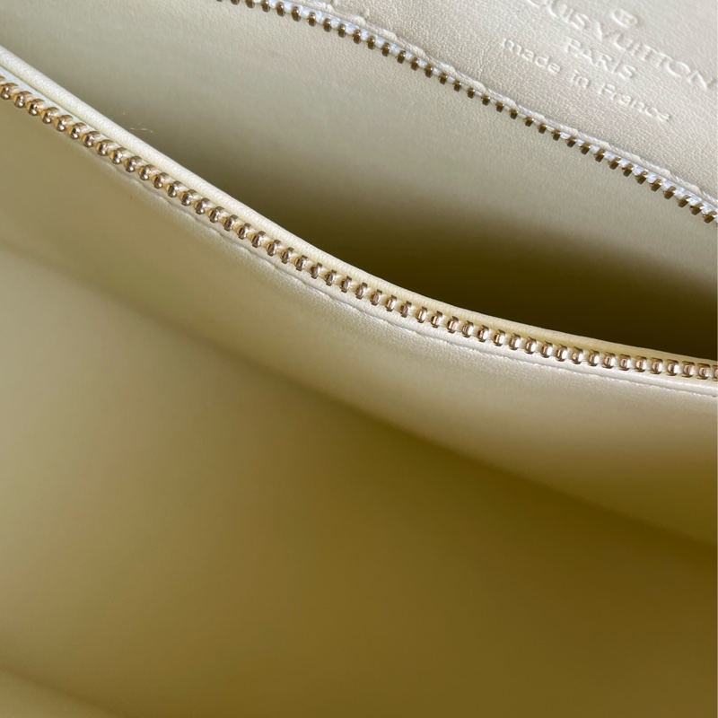 （七夕💌限時大特賣）（實品超美 有防塵袋）LV Vernis 黑老花 手提包 手拿包 皮跟五金都超亮✨-25