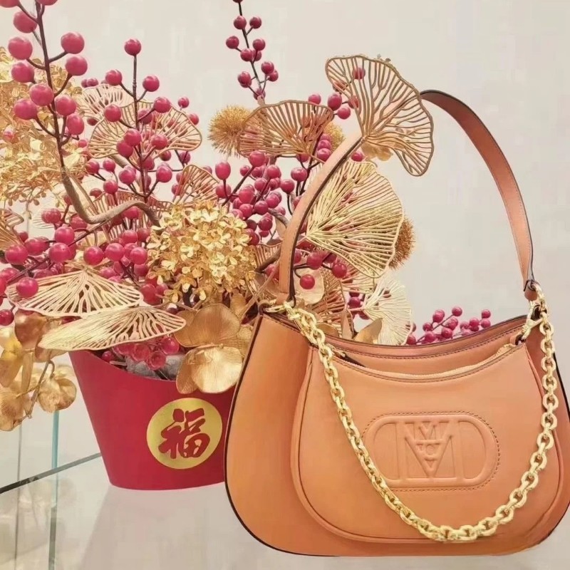 MCM  Travia 焦糖色腋下包 ♥(｡￫v￩｡)♥秒殺價-9