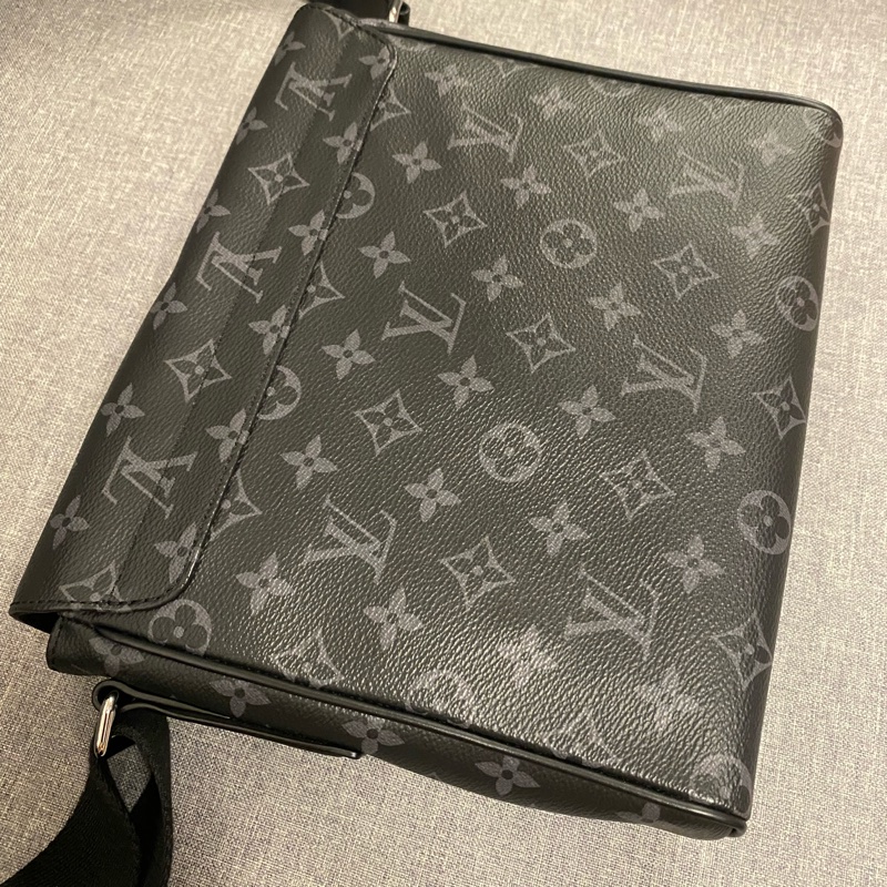 Louis Vuitton LV men’s monogram District Messenger bag 老花斜背包-1