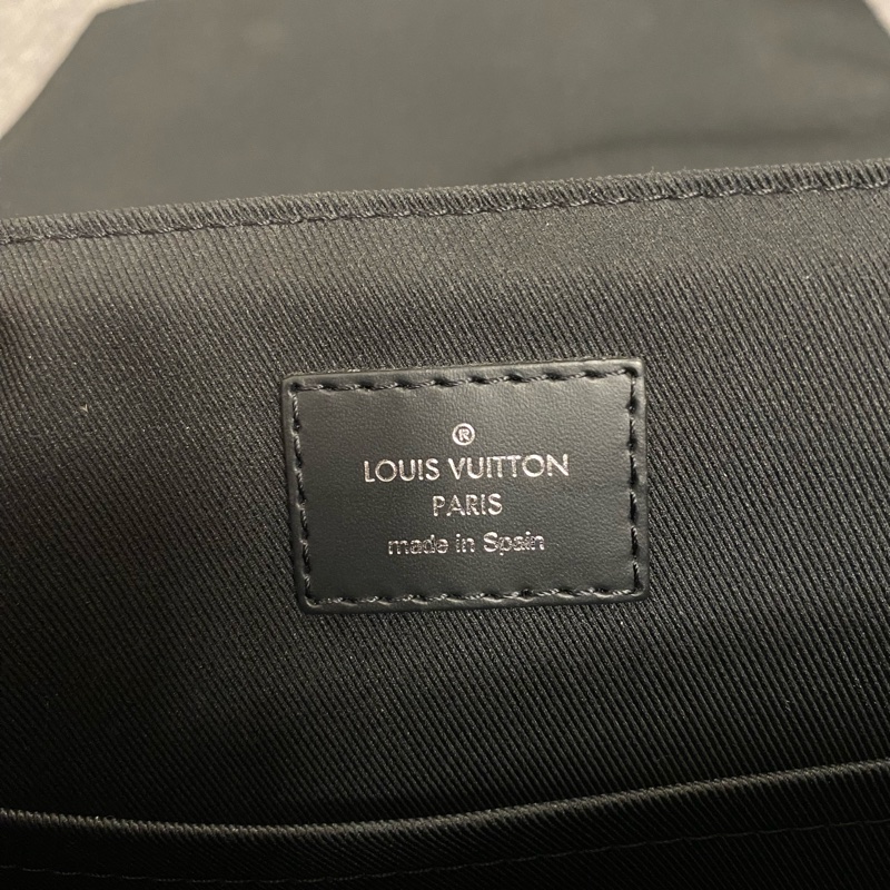 Louis Vuitton LV men’s monogram District Messenger bag 老花斜背包-5