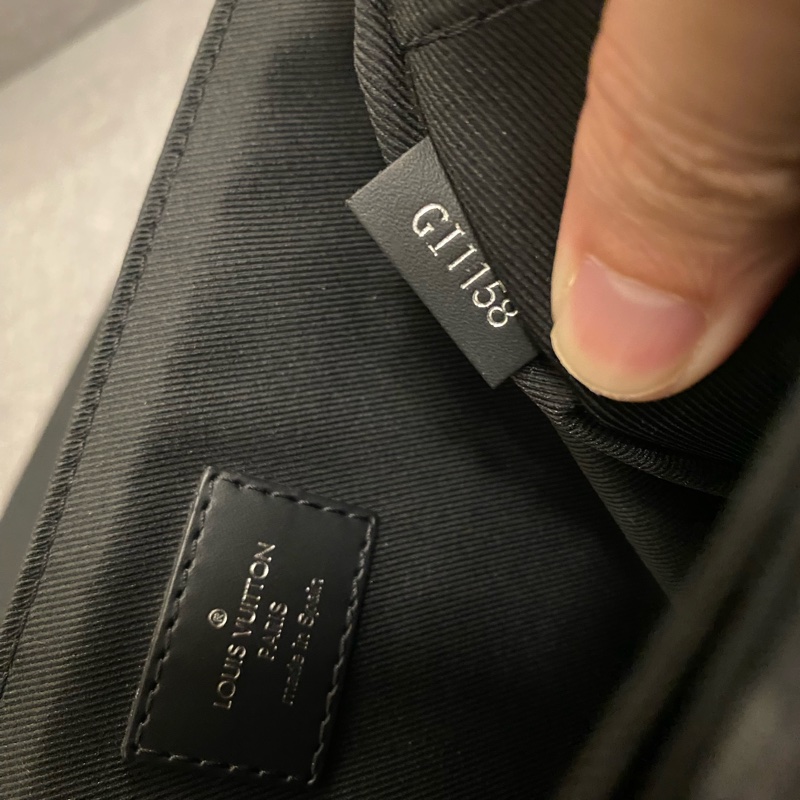 Louis Vuitton LV men’s monogram District Messenger bag 老花斜背包-6