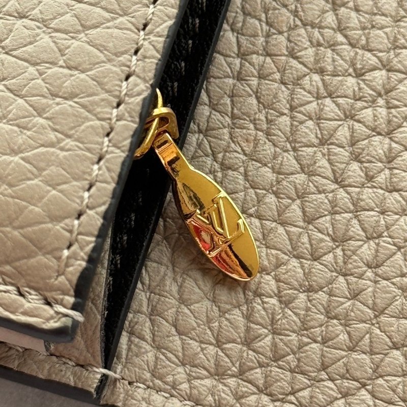 LV capucines 長夾/皮夾-16